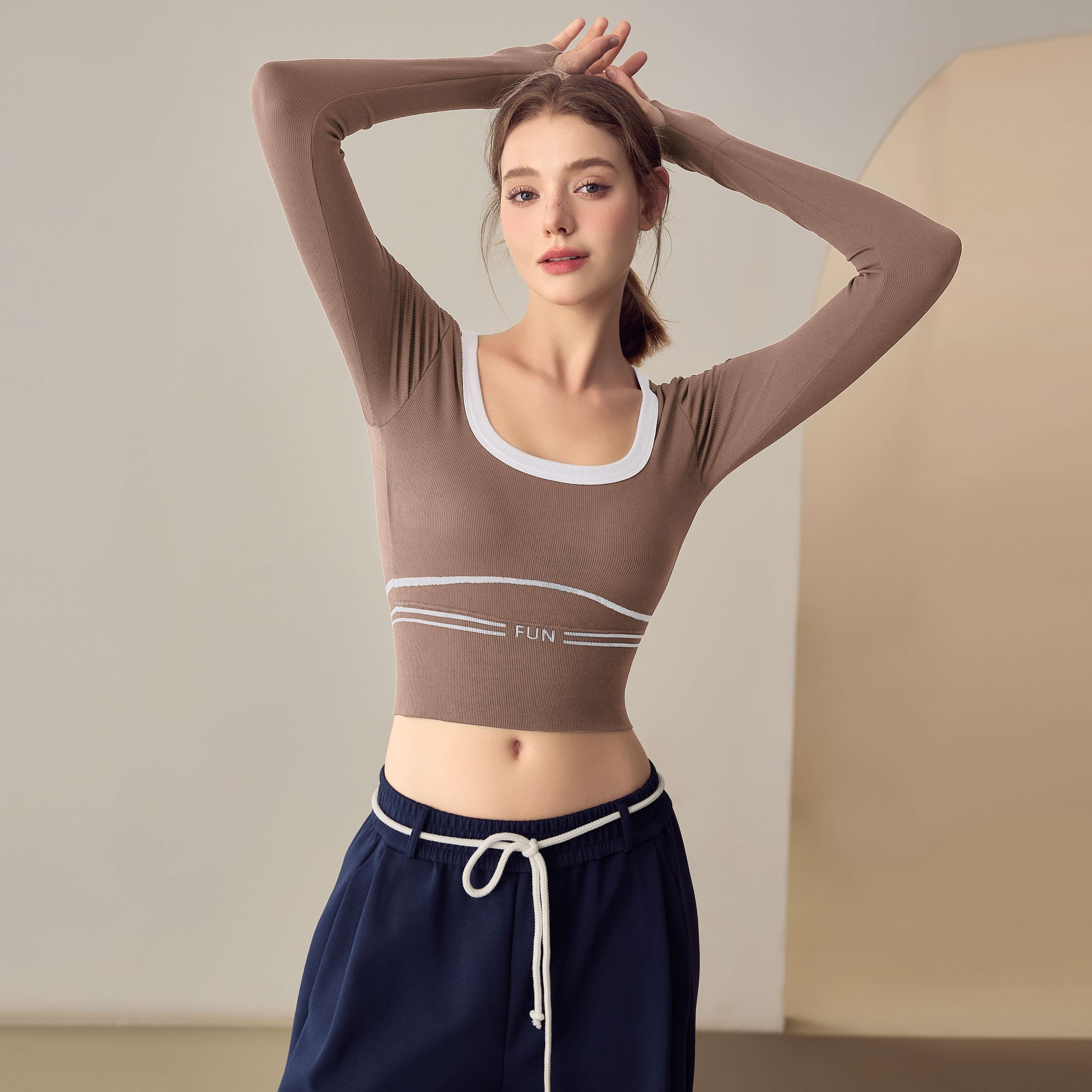 ロングTシャツ　スタイリッシュスポーツクロップトップ