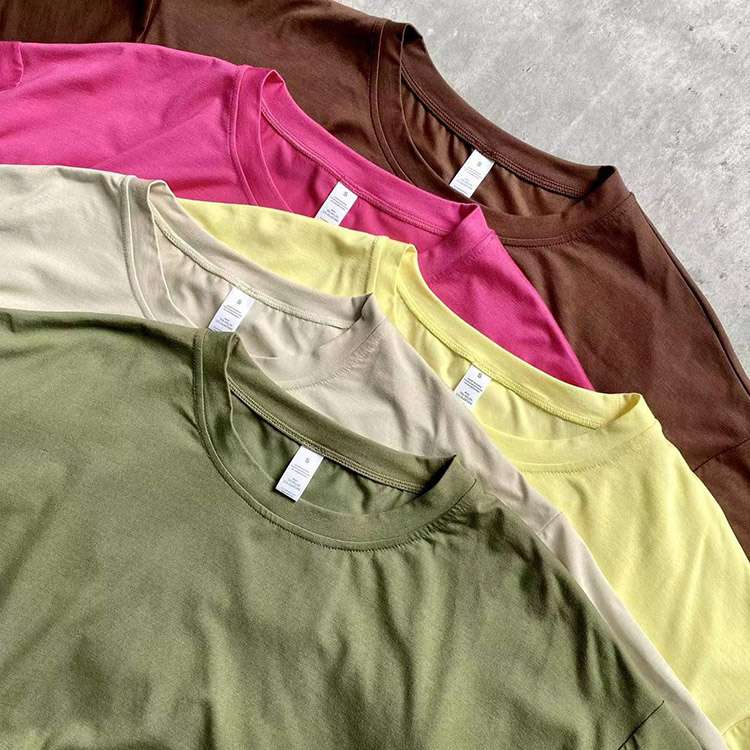 Tシャツ　腹出しスポーティクロップトップス