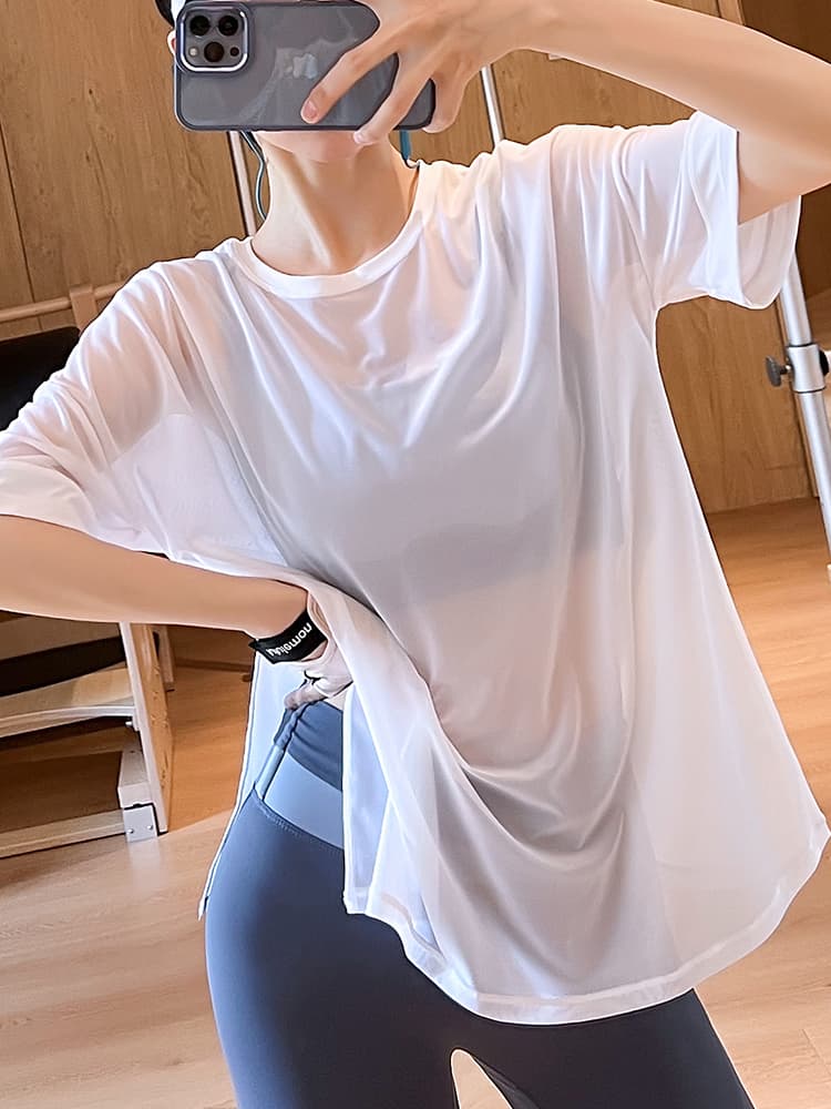 Tシャツ　レディーススポーツウェア なめらか素材ゆったりフィットトップス