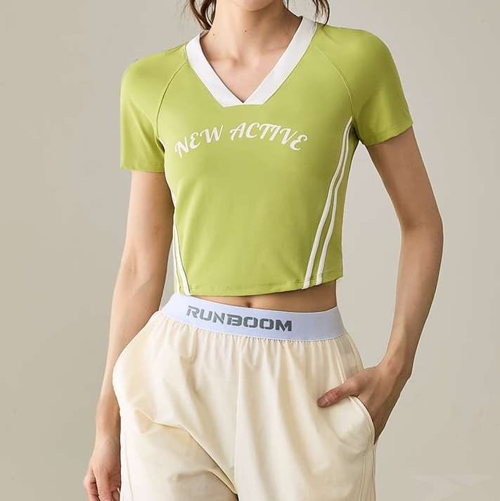 Tシャツ　アクティブスタイルクロップトップス