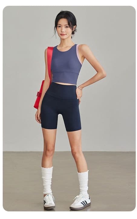 セットアップ　レディーススポーツウェア美姿勢サポート スポーツセットアップ