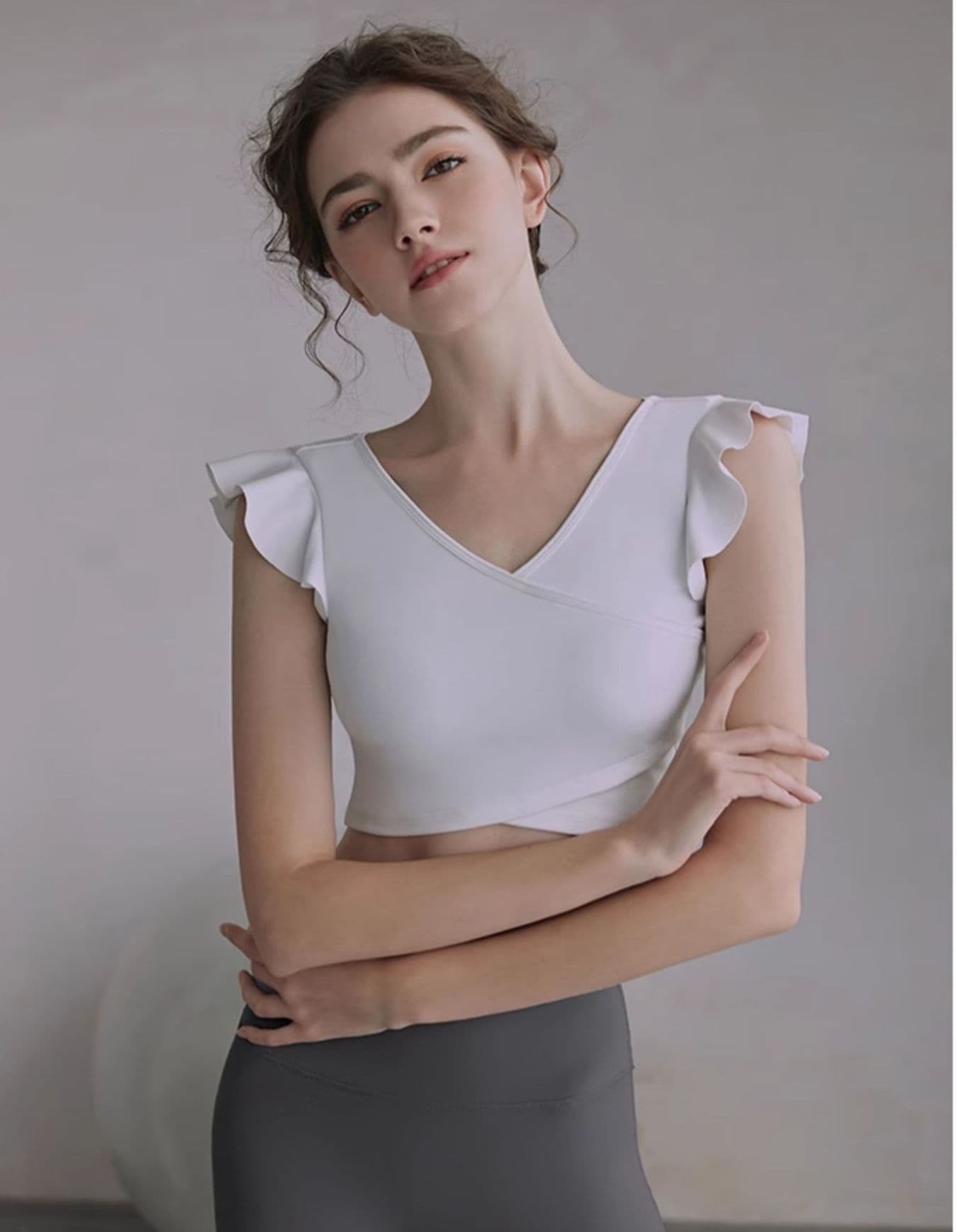 Tシャツ　レディーススポーツウェア フリルスリーブ クロップ トップス