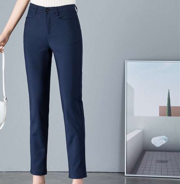 ロングパンツ　すっきりシルエットストレートパンツ