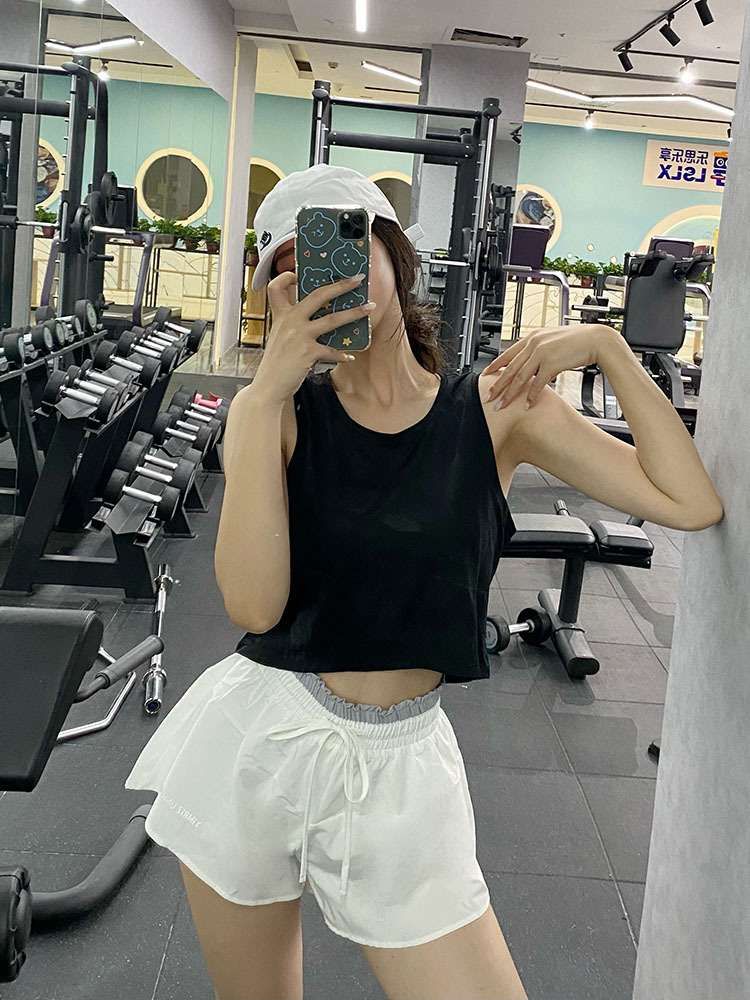 タンクトップ　通気性抜群ジム用ノースリーブシャツ