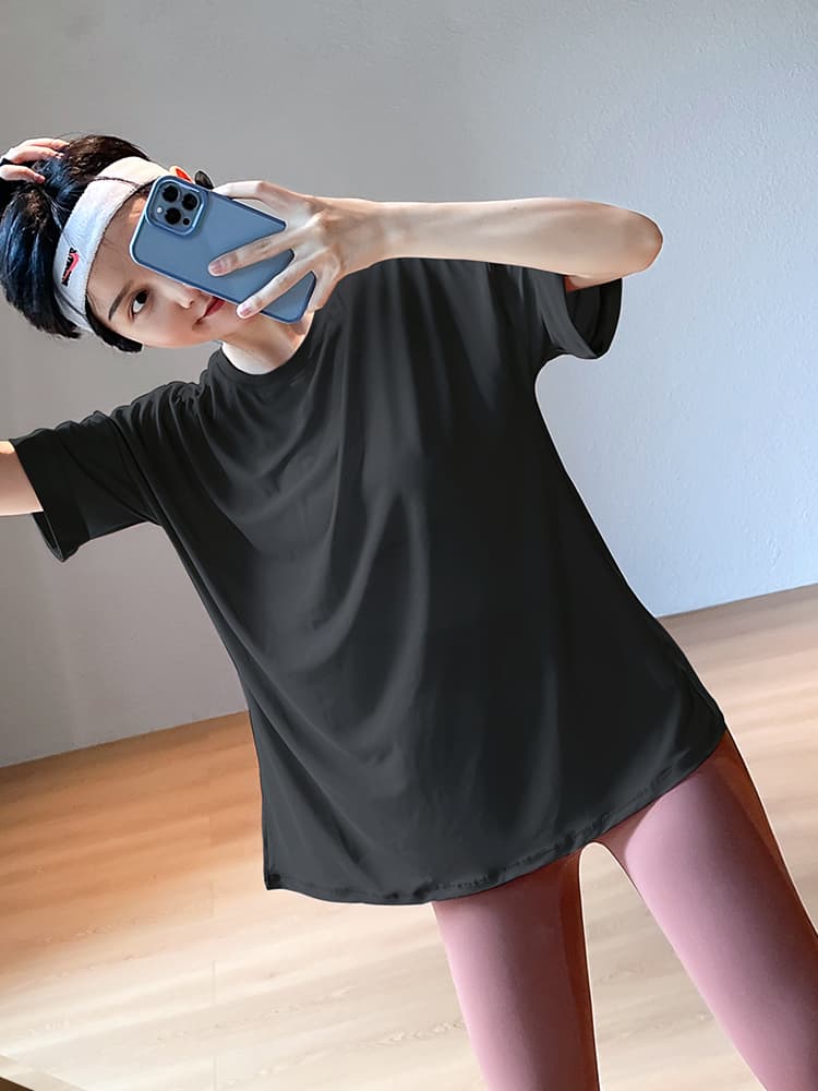 Tシャツ　レディーススポーツウェア なめらか素材ゆったりフィットトップス