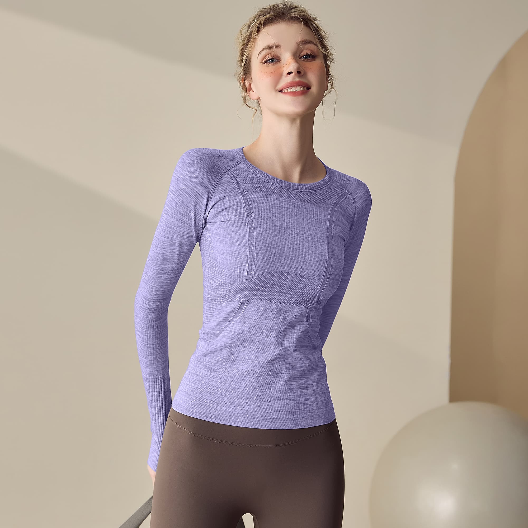 ロングTシャツ　美シルエット機能性シームレスロングスリーブ