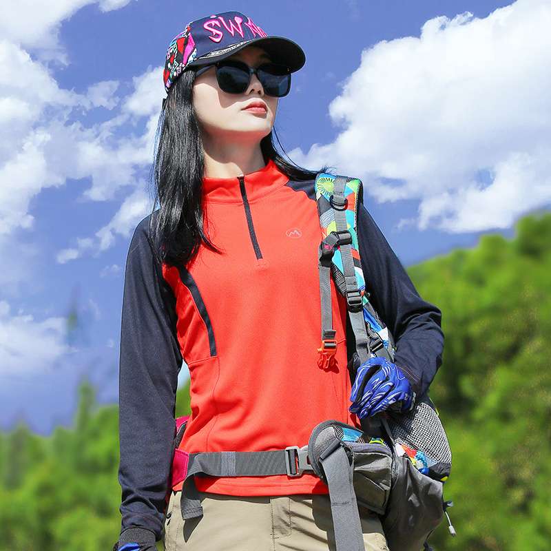 ロングTシャツ　アウトドア向け機能性ハイブリッドトップス