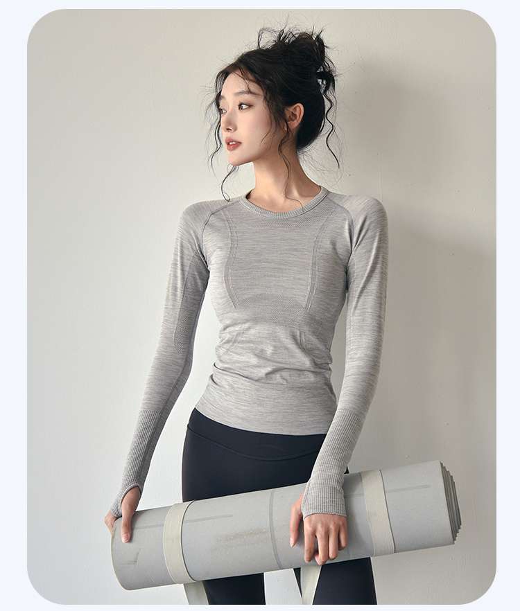 ロングTシャツ　しなやかフィットヨガトップス