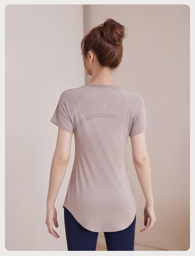 Tシャツ　レディーススポーツウェア なめらか曲線 吸汗速乾トップス