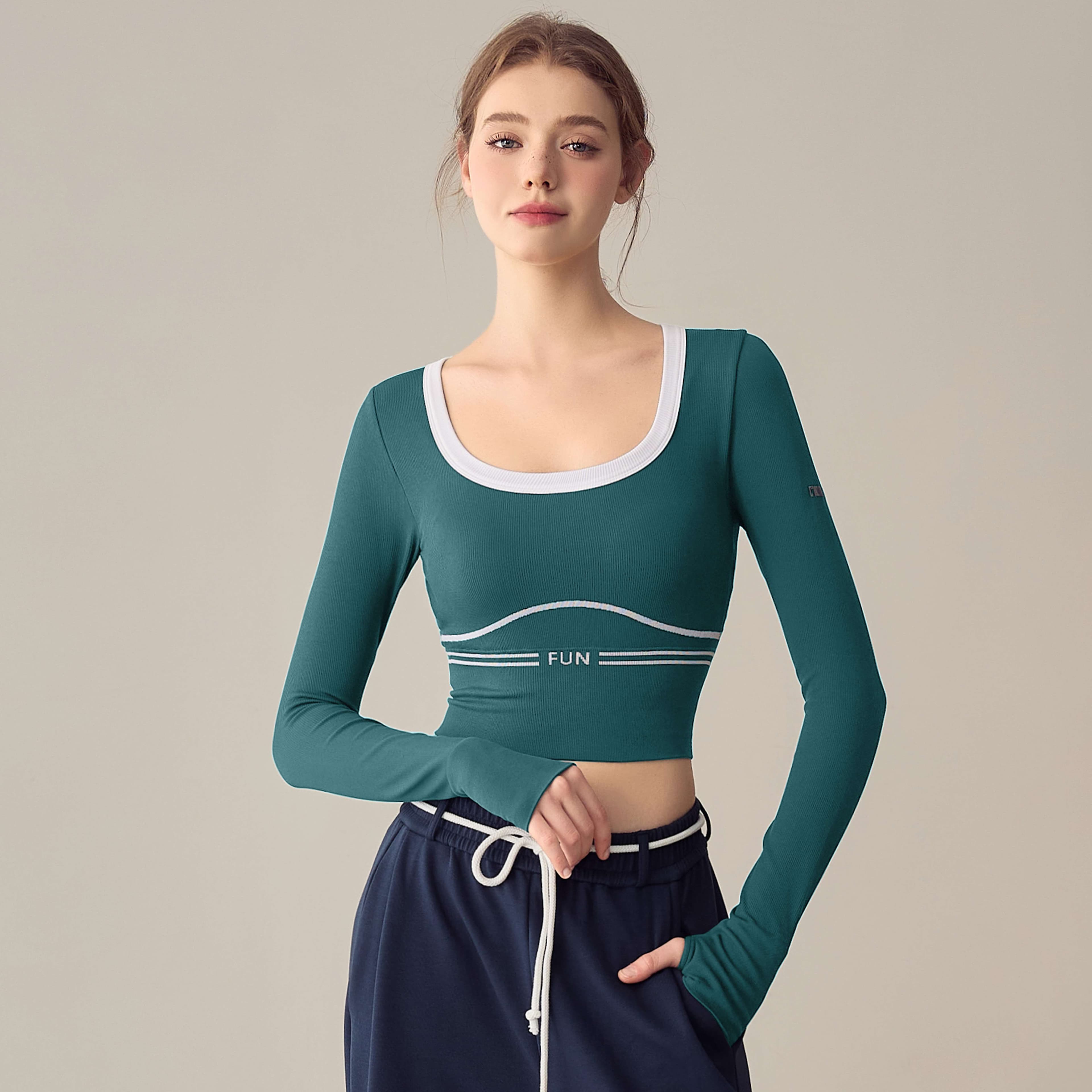 ロングTシャツ　スタイリッシュスポーツクロップトップ