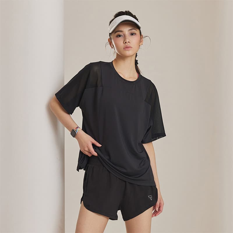 Tシャツ　レディーススポーツウェア　通気性抜群メッシュデザインゆったりTシャツ