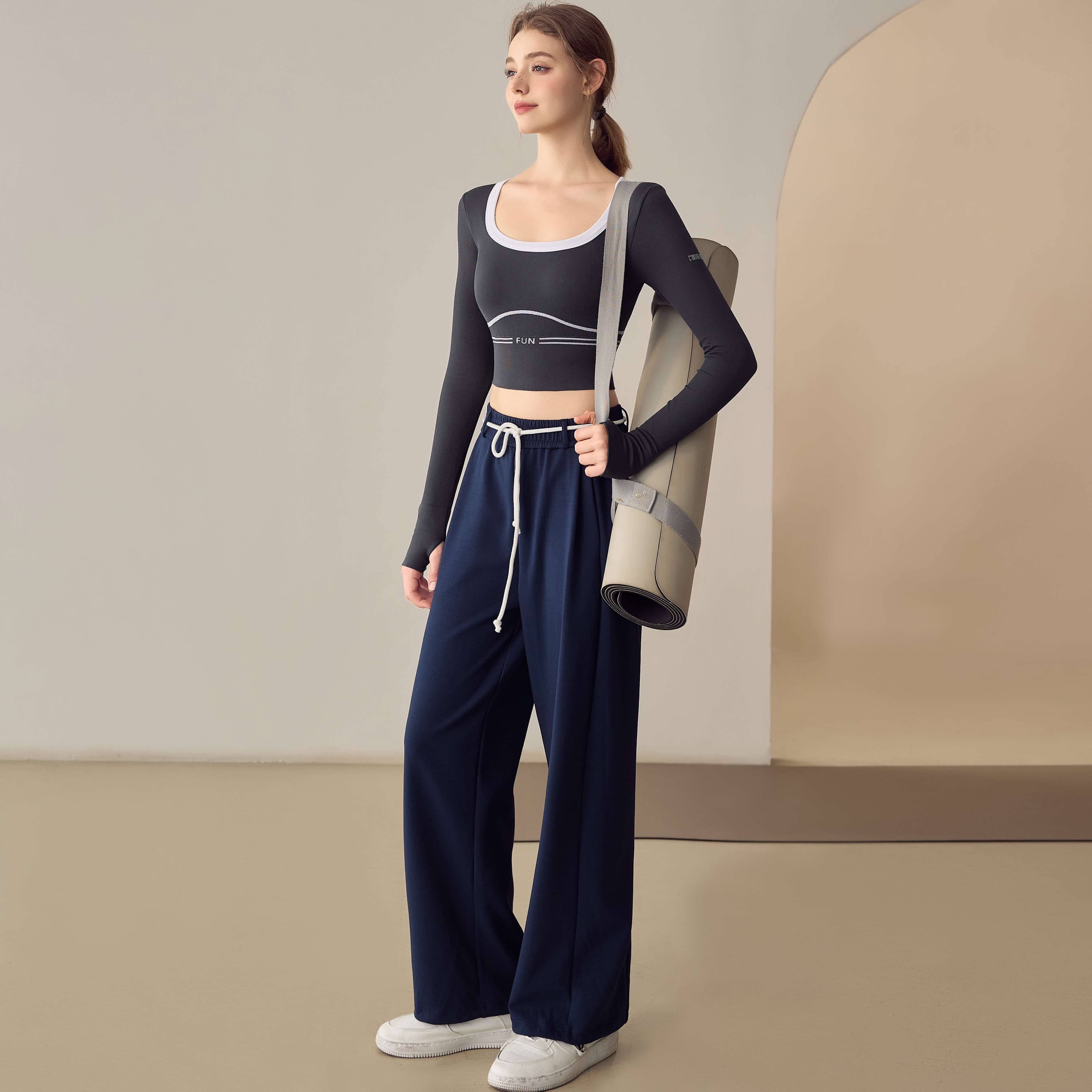 ロングTシャツ　スタイリッシュスポーツクロップトップ