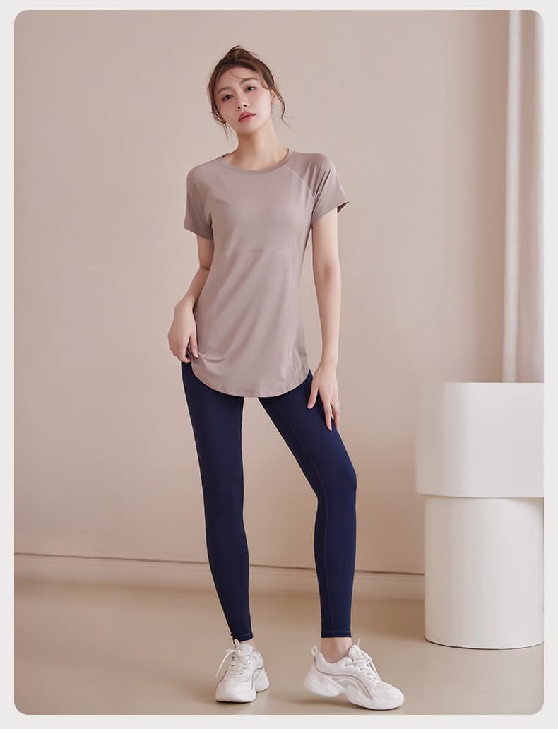 Tシャツ　レディーススポーツウェア なめらか曲線 吸汗速乾トップス