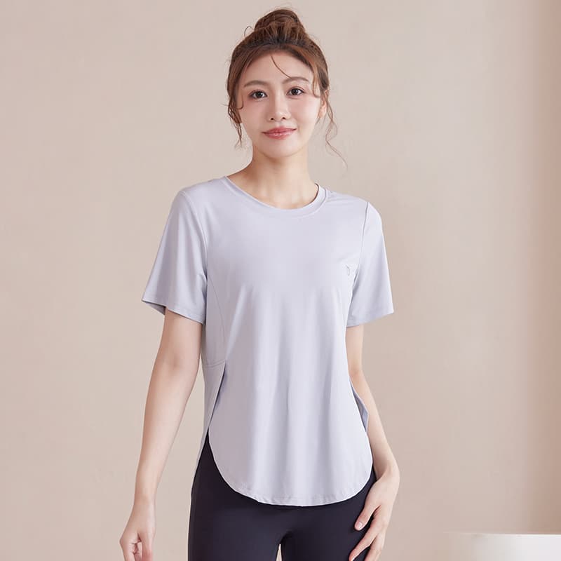 Tシャツ　レディーススポーツウェア なめらか素材ラウンドネックＴシャツ