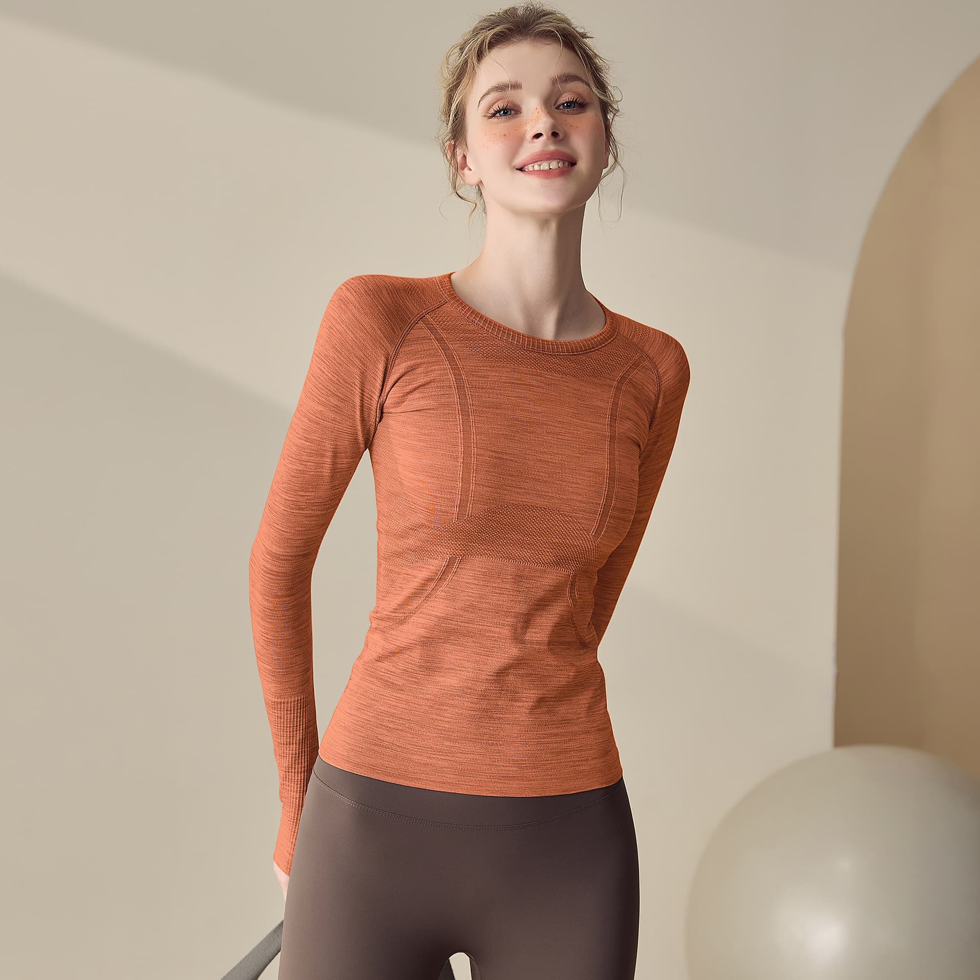 ロングTシャツ　美シルエット機能性シームレスロングスリーブ