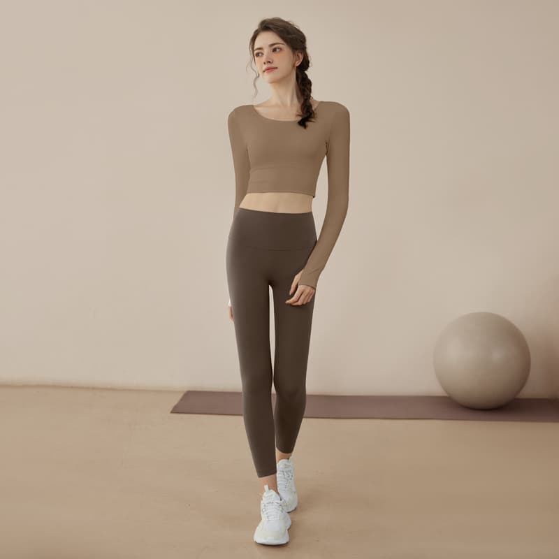 ロングTシャツ　背中美しく魅せるクロスデザイン長袖トップス