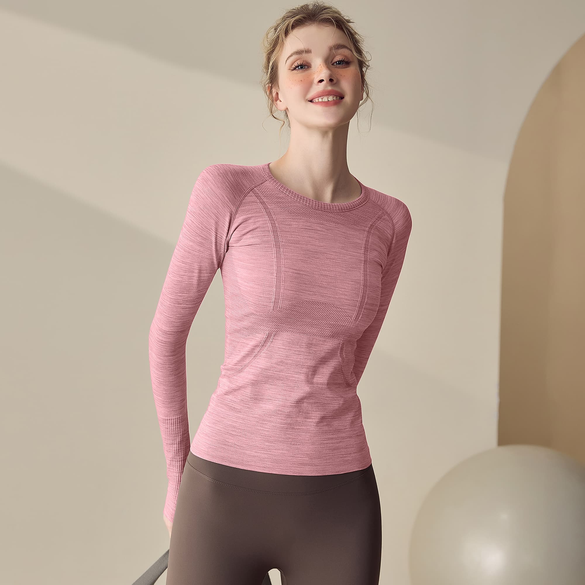 ロングTシャツ　美シルエット機能性シームレスロングスリーブ