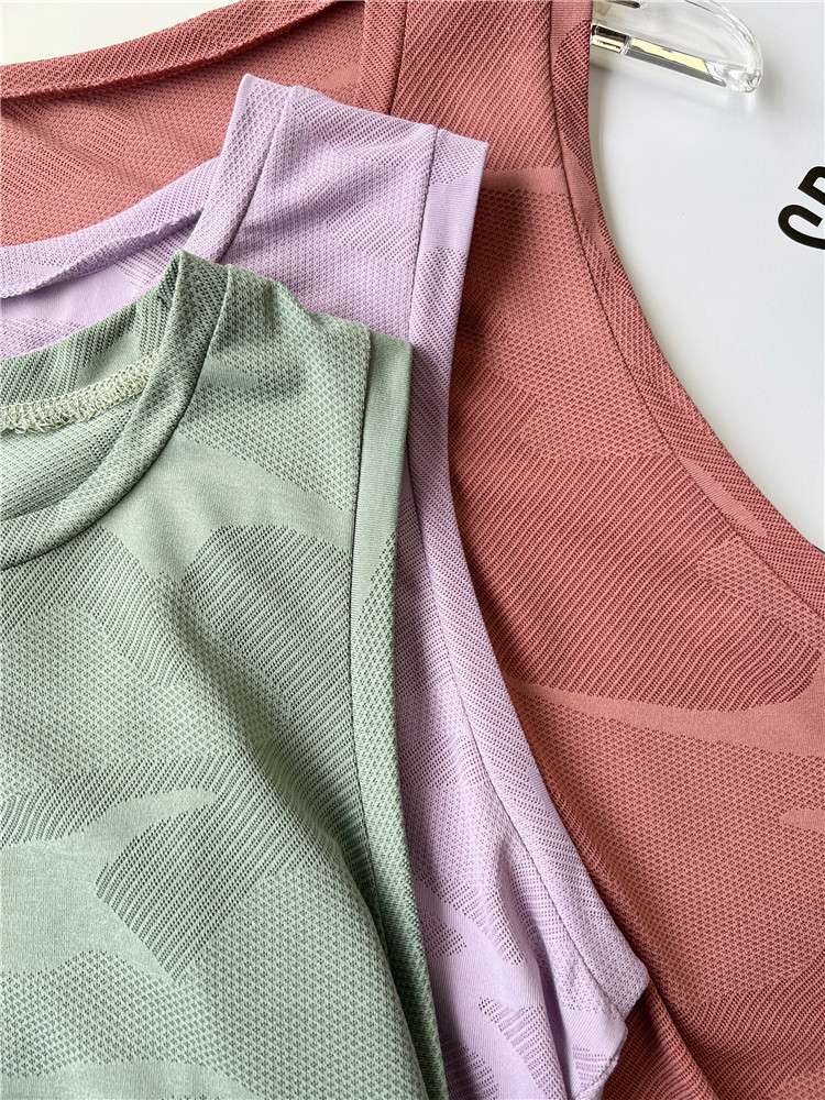 タンクトップ　通気性抜群ジム用ノースリーブシャツ