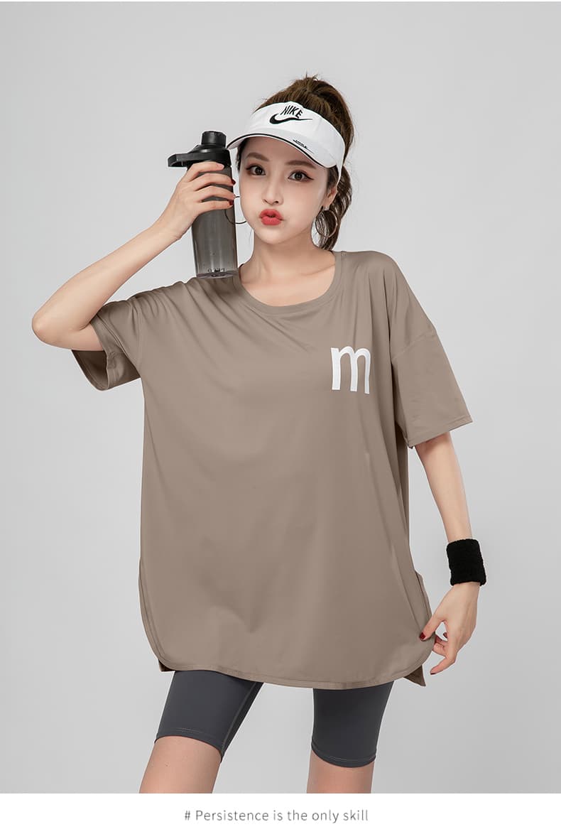 Tシャツ レディーススポーツウェア シンプルロゴ ゆったりフィットTシャツ